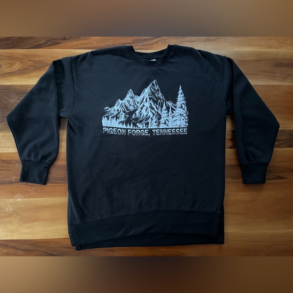Vintage-Style Pigeon Forge Tennessee Mountain Sweatshirt - Oversized Cozy